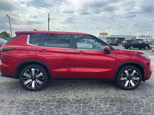 2025 Mitsubishi Outlander SE 2WD's photo