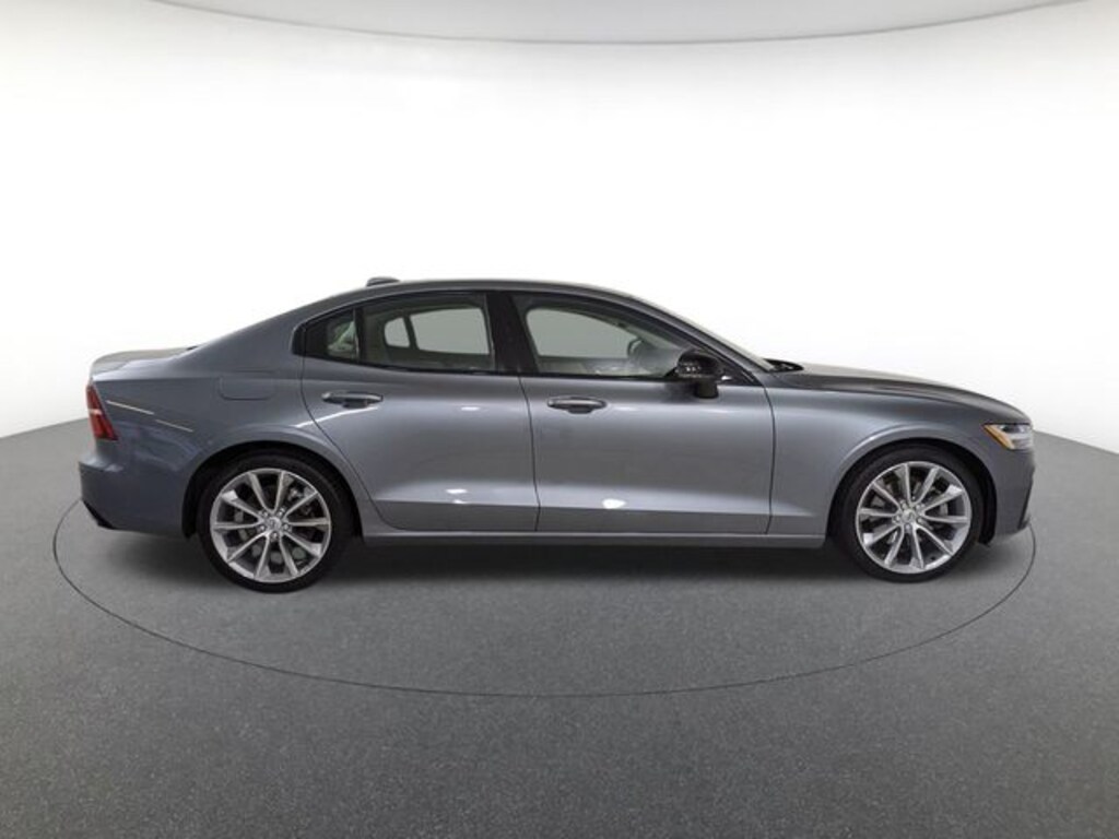 Used 2021 Volvo S60 T5 Momentum Sedan