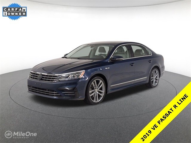 2019 Volkswagen Passat SE R-Line's photo