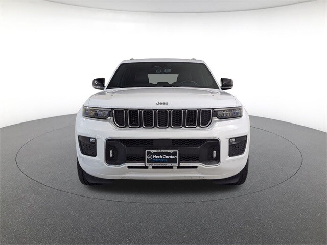 2022 Jeep Grand Cherokee Overland photo 2