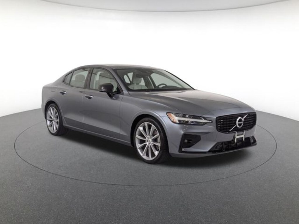 Used 2021 Volvo S60 T5 Momentum Sedan