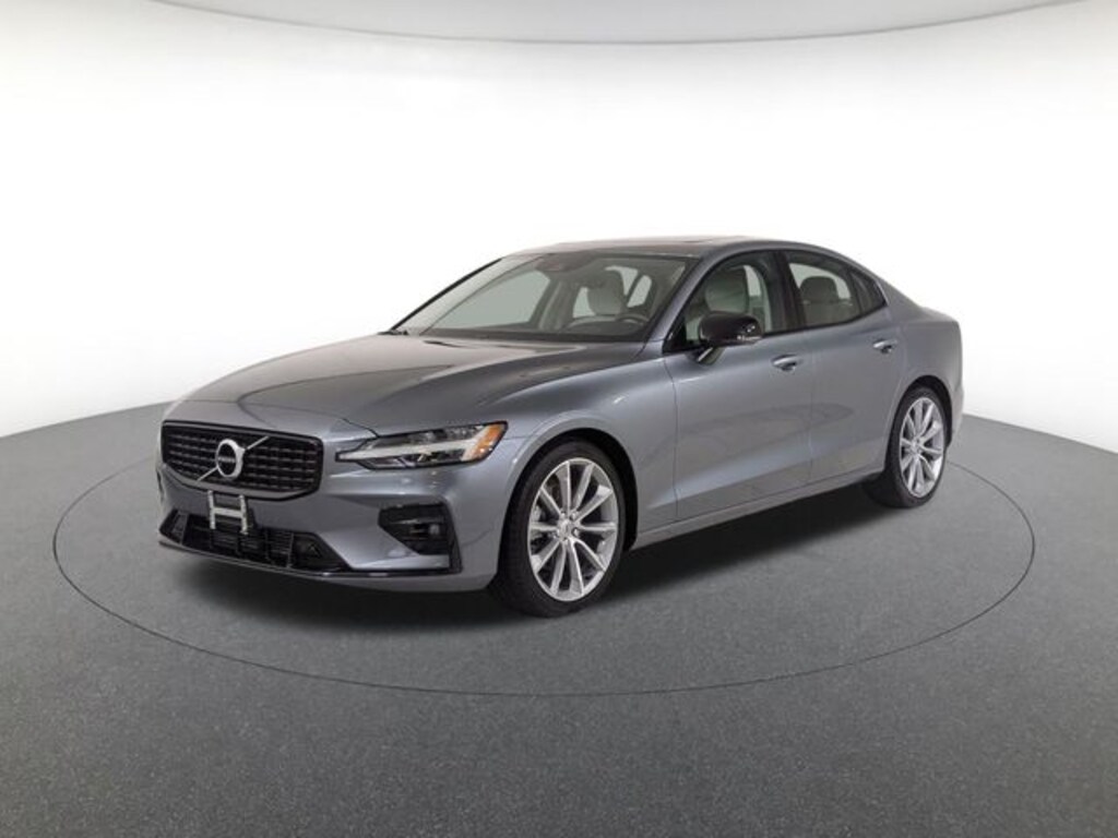 Used 2021 Volvo S60 T5 Momentum Sedan