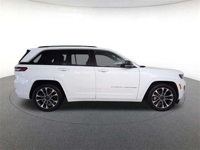 2022 Jeep Grand Cherokee Overland photo 4