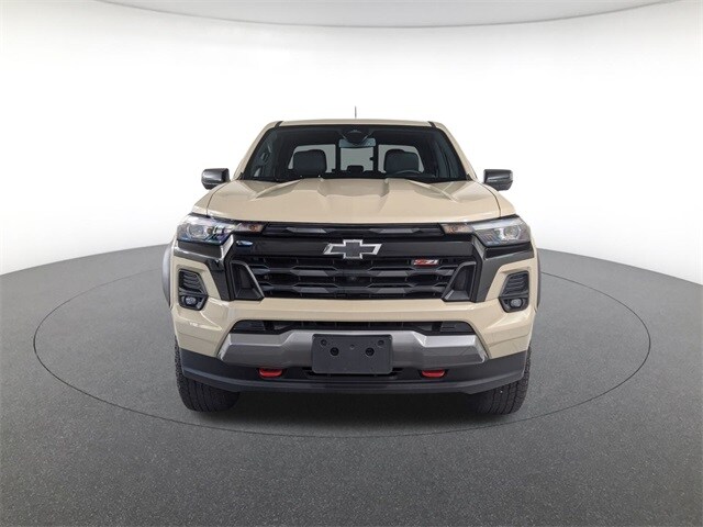 2024 Chevrolet Colorado Z71 photo 2