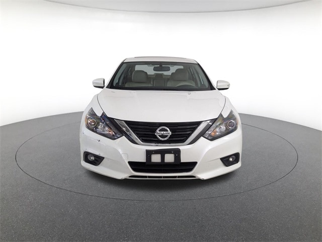 Used 2017 Nissan Altima SL with VIN 1N4AL3AP0HC186552 for sale in Silver Spring, MD