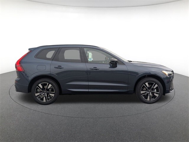 2026 Volvo XC60 B5 Plus photo 4