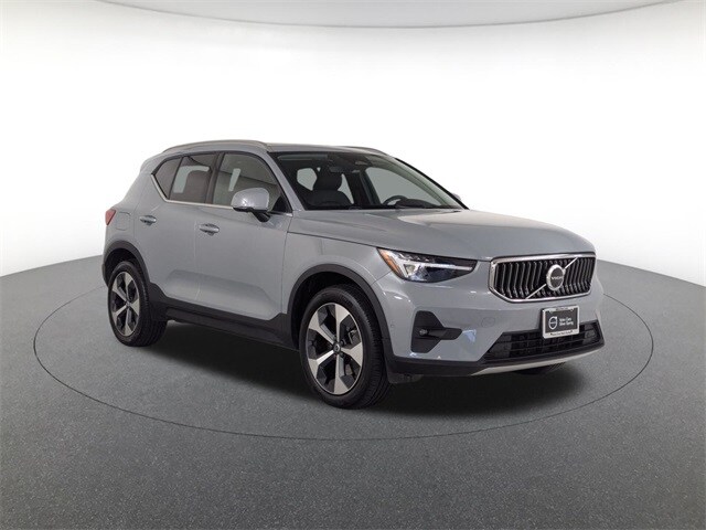 2024 Volvo XC40 Plus photo 3