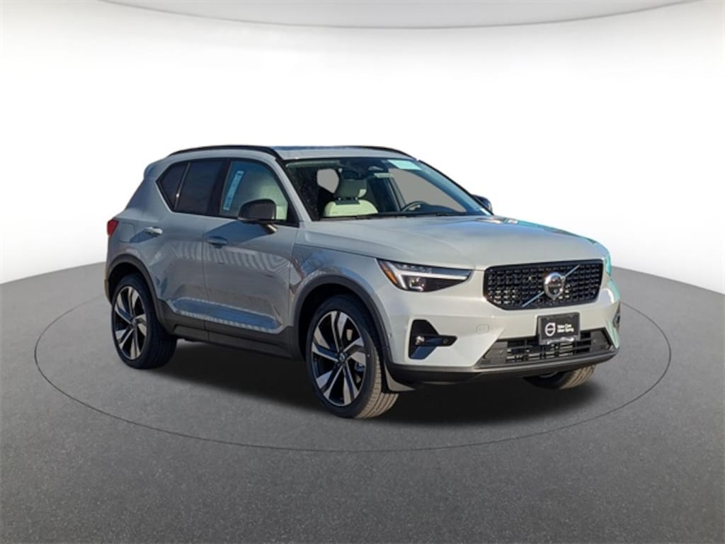 New 2026 Volvo XC40 B5 Ultra SUV