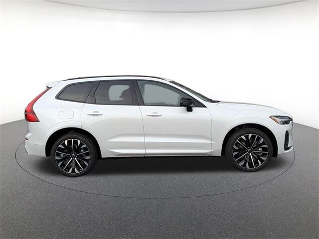 2026 Volvo XC60 Hybrid T8 eAWD photo 4