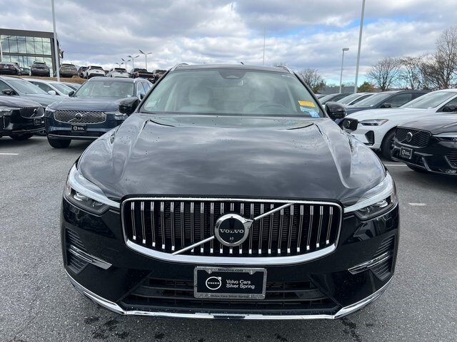 2023 Volvo XC60 B5 Plus photo 3
