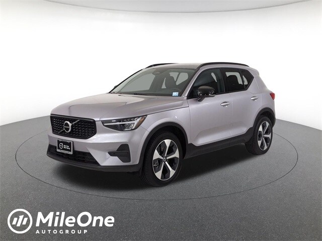 2026 Volvo XC40 B5 Core SUV