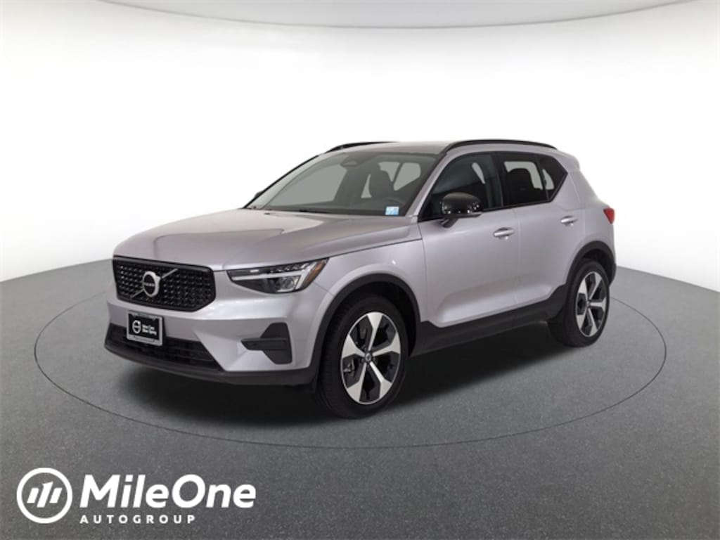 Certified 2026 Volvo XC40 B5 Core SUV