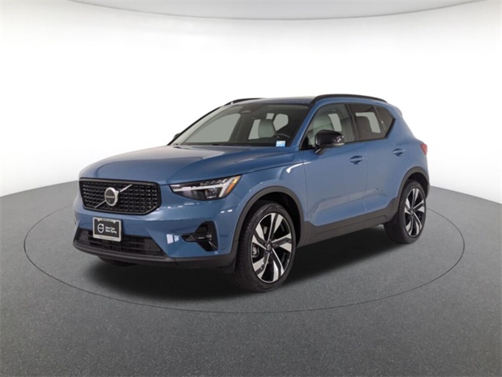 Used 2025 Volvo XC40 B5 Ultra Dark Theme SUV