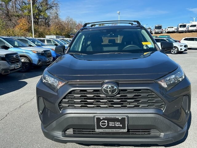 2020 Toyota RAV4 LE photo 3