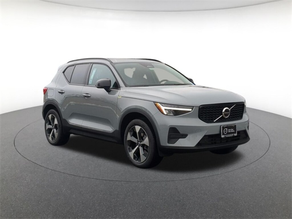 New 2026 Volvo XC40 B5 Core SUV
