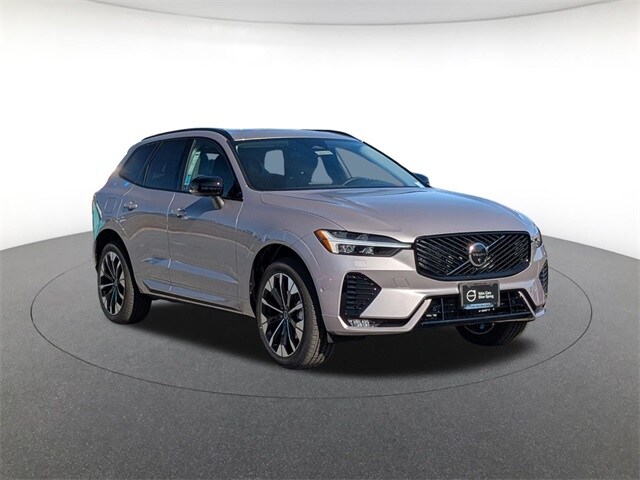 2026 Volvo XC60 B5 Plus photo 3