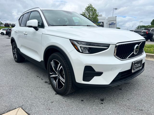 2023 Volvo XC40 B5 Core AWD's photo