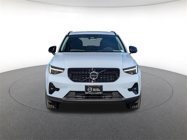 2026 Volvo XC40 Plus photo 2
