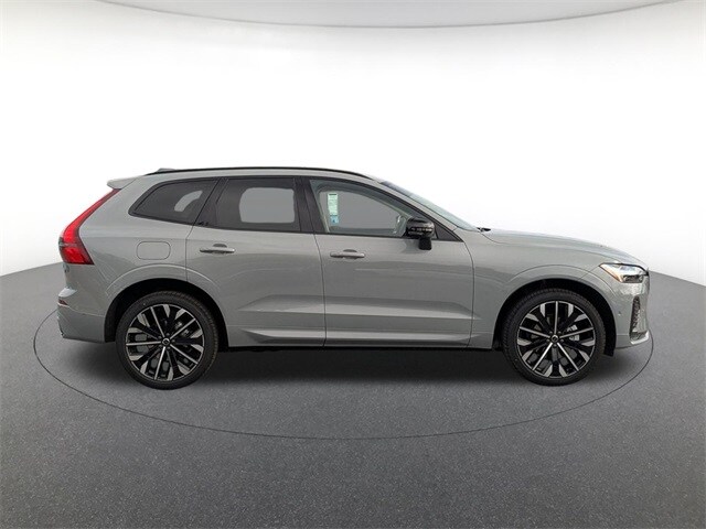 2026 Volvo XC60 B5 photo 3
