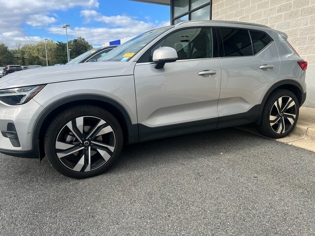 2023 Volvo XC40 Ultimate photo 2