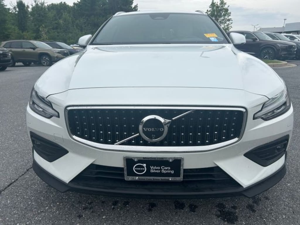 Certified 2025 Volvo V60 Cross Country B5 Ultra Wagon