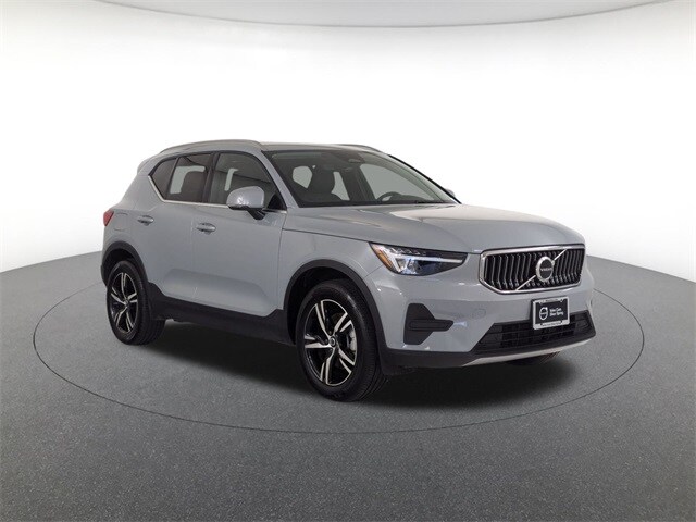 2025 Volvo XC40 Core photo 3