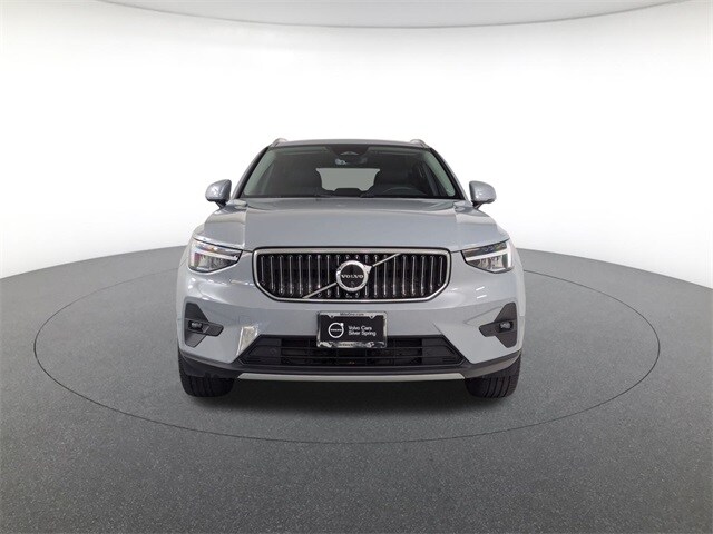 2024 Volvo XC40 Plus photo 2