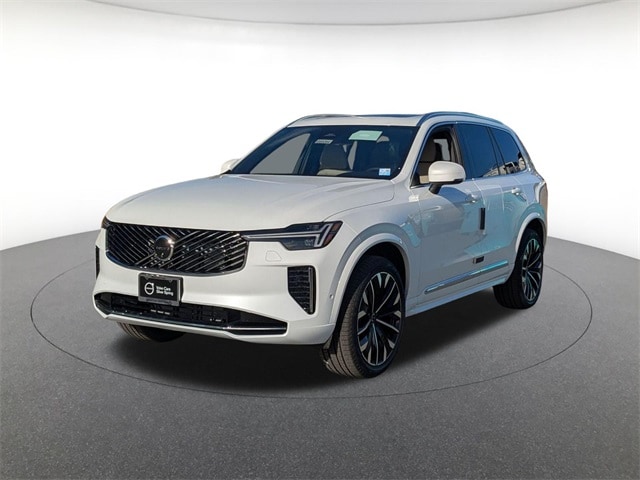 2026 Volvo XC90 Plus's photo
