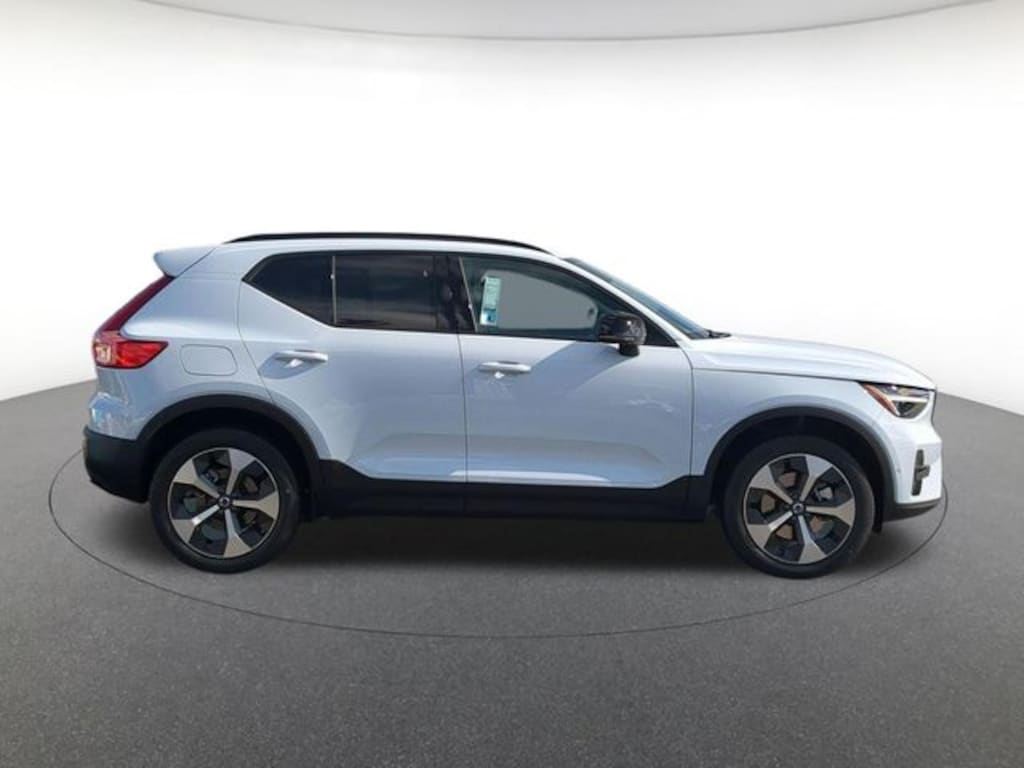 New 2026 Volvo XC40 B5 Plus SUV