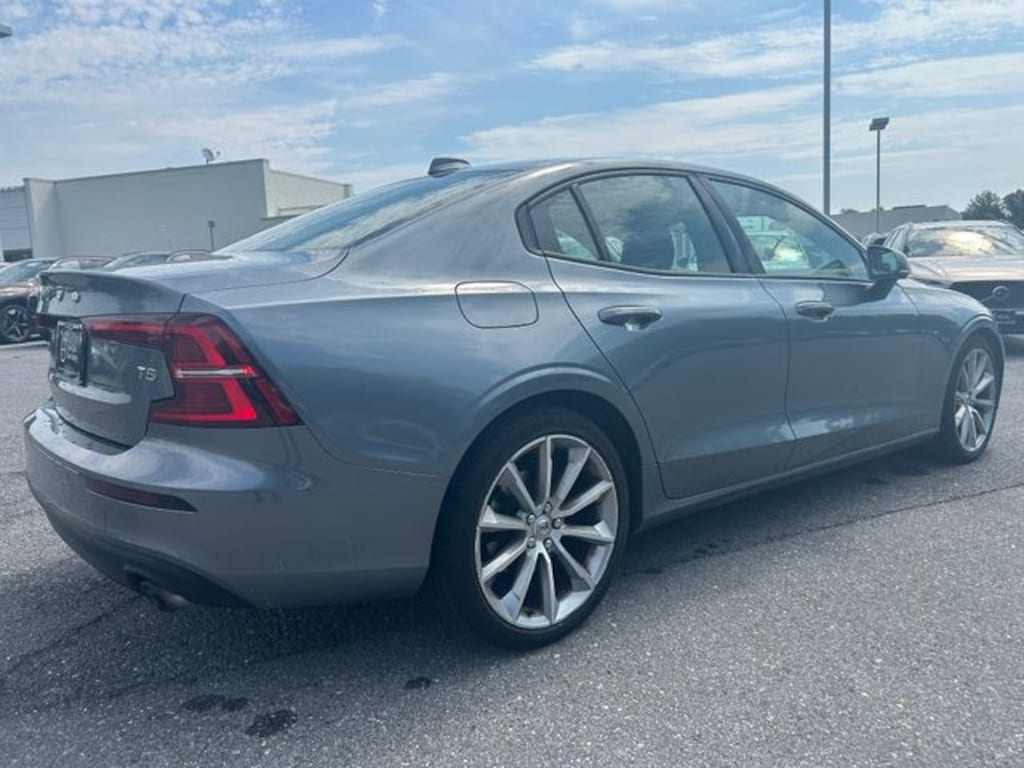 Used 2021 Volvo S60 T5 Momentum Sedan