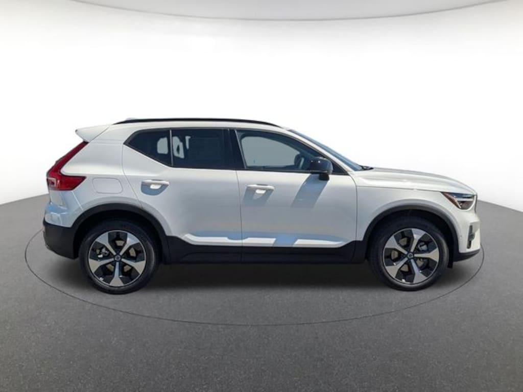 New 2026 Volvo XC40 B5 Plus SUV