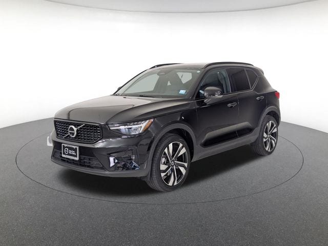 2024 Volvo XC40 B5 Plus Dark AWD's photo