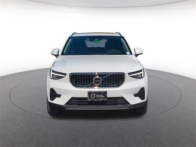 2025 Volvo XC40 Core photo 2