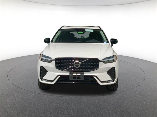 2025 Volvo XC60 B5 Plus photo 2
