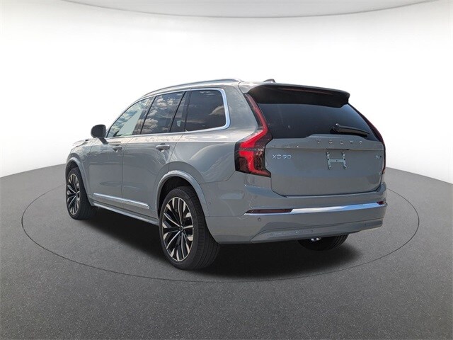 2026 Volvo XC90 Plus photo 3