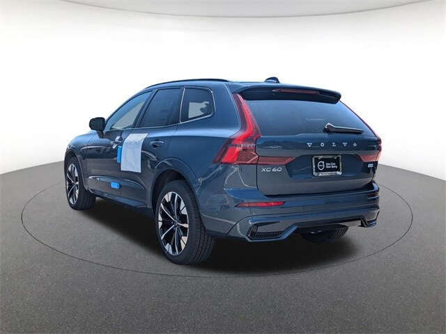 2026 Volvo XC60 B5 Plus photo 3