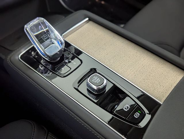 2026 Volvo XC90 Plus - Photo 11
