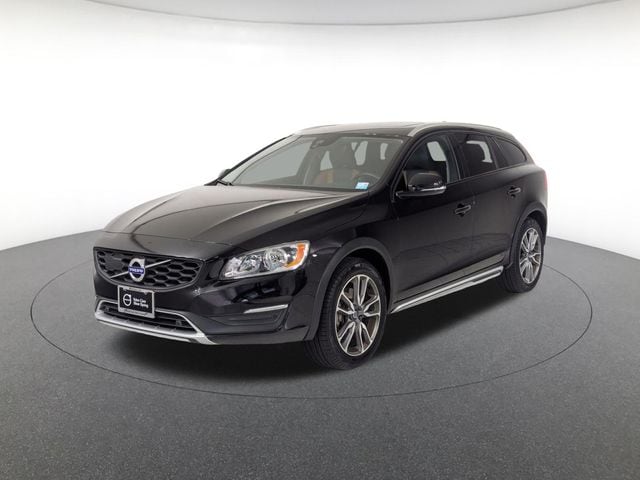 2018 Volvo V60 T5 AWD Cross Country's photo