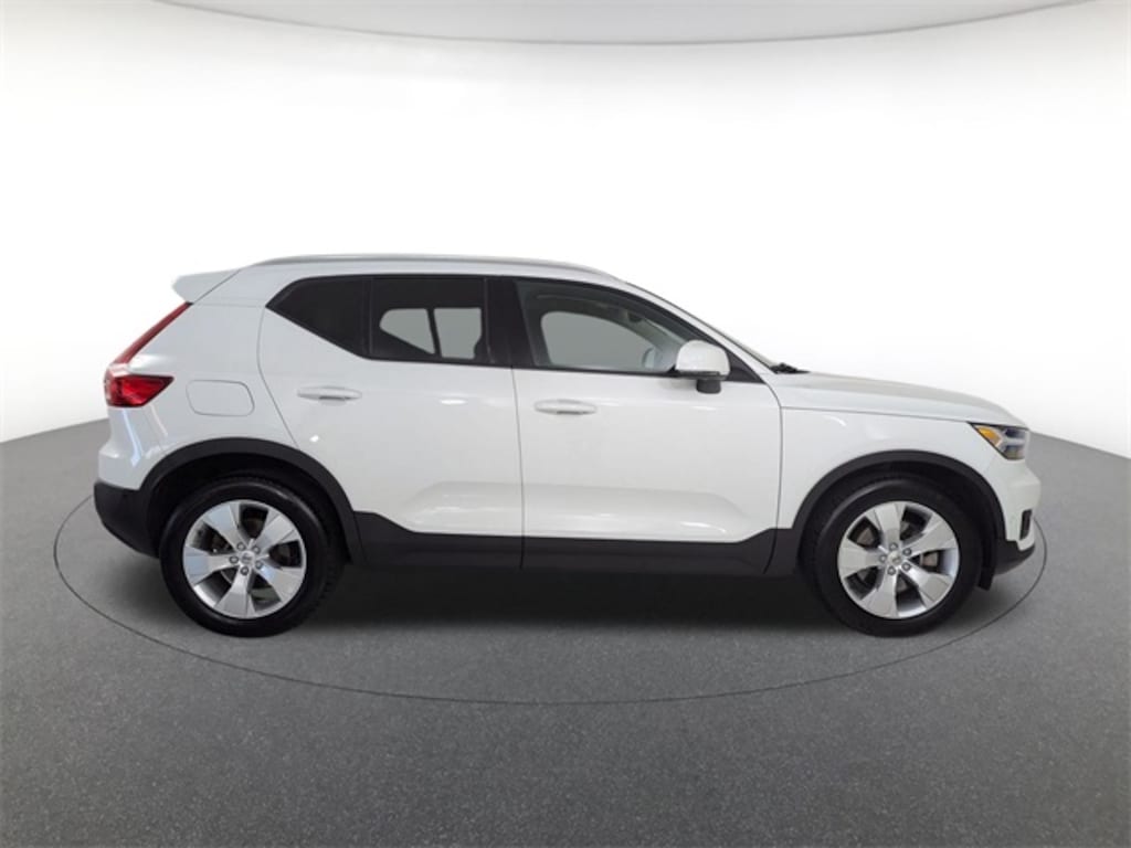 Used 2019 Volvo XC40 T5 Momentum SUV
