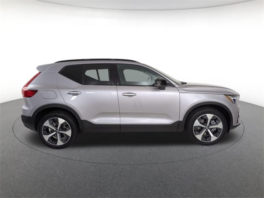 Certified 2026 Volvo XC40 B5 Core SUV