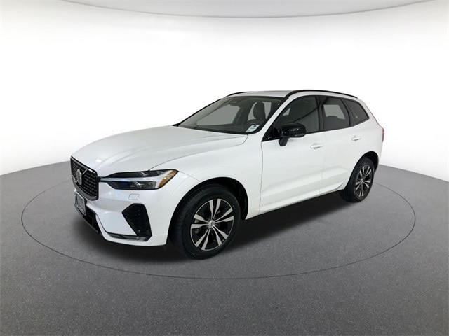 2025 Volvo XC60 Core's photo