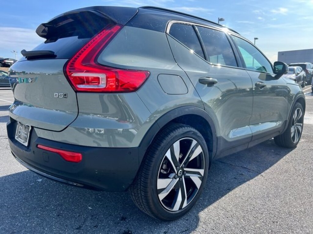 Used 2023 Volvo XC40 B5 AWD Plus Dark SUV