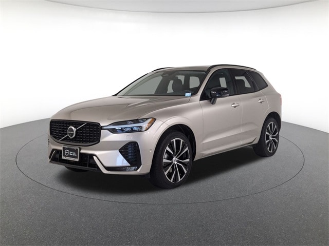 2023 Volvo XC60 Plus's photo