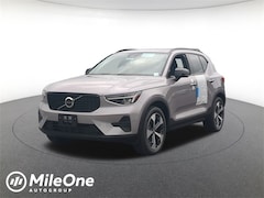 2026 Volvo XC40 B5 Core SUV