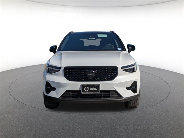 2026 Volvo XC40 photo 2