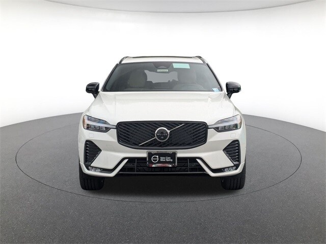 2026 Volvo XC60 B5 Plus photo 2