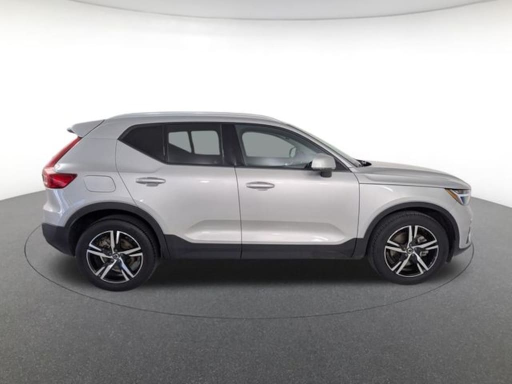 Certified 2023 Volvo XC40 B5 AWD Core SUV