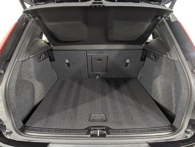 2025 Volvo XC40 Core - Photo 21