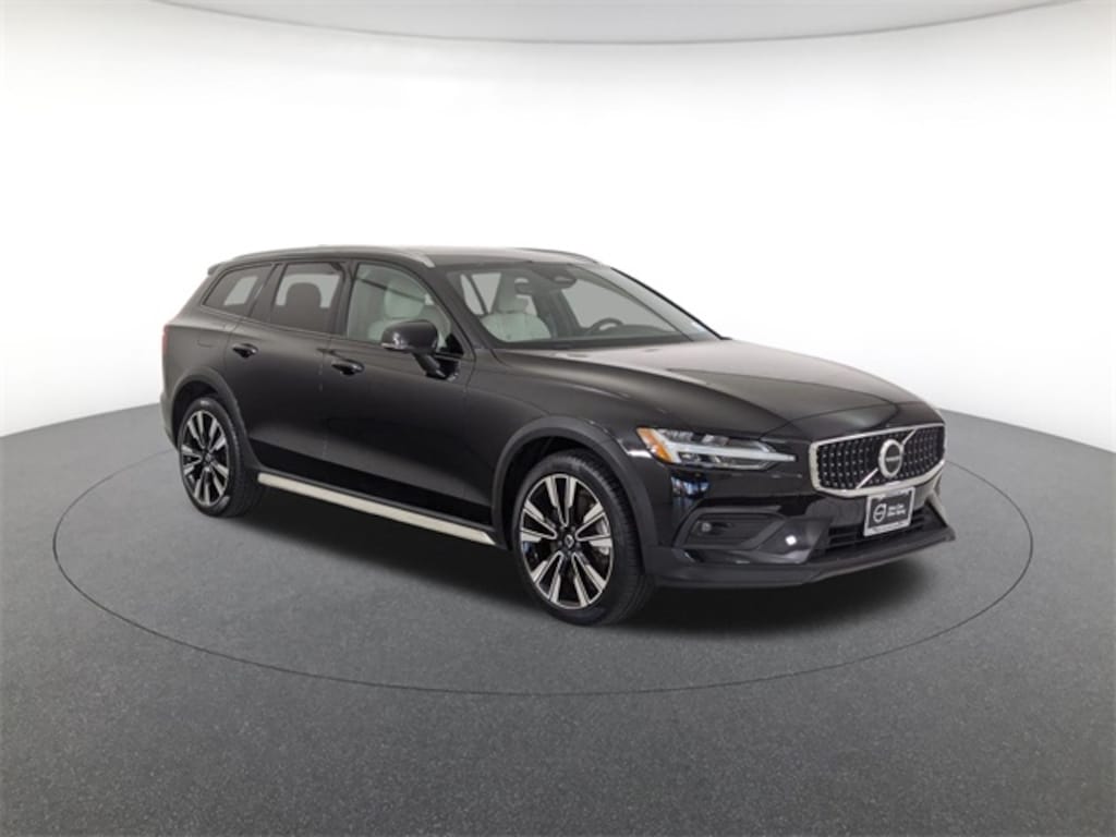 Certified 2023 Volvo V60 Cross Country B5 AWD Ultimate Wagon