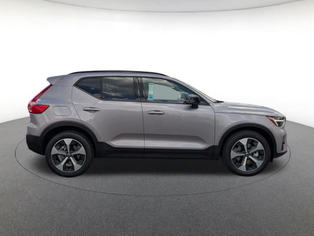 New 2026 Volvo XC40 B5 Plus SUV